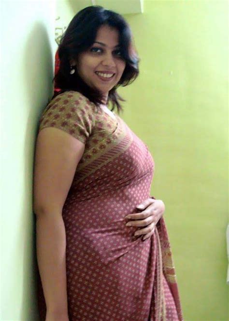 aunty sexy photos|Free Desi Aunty In Saree Hot Photos